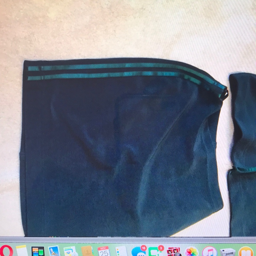 Tadashi Two Piece - Picture 4 of 7